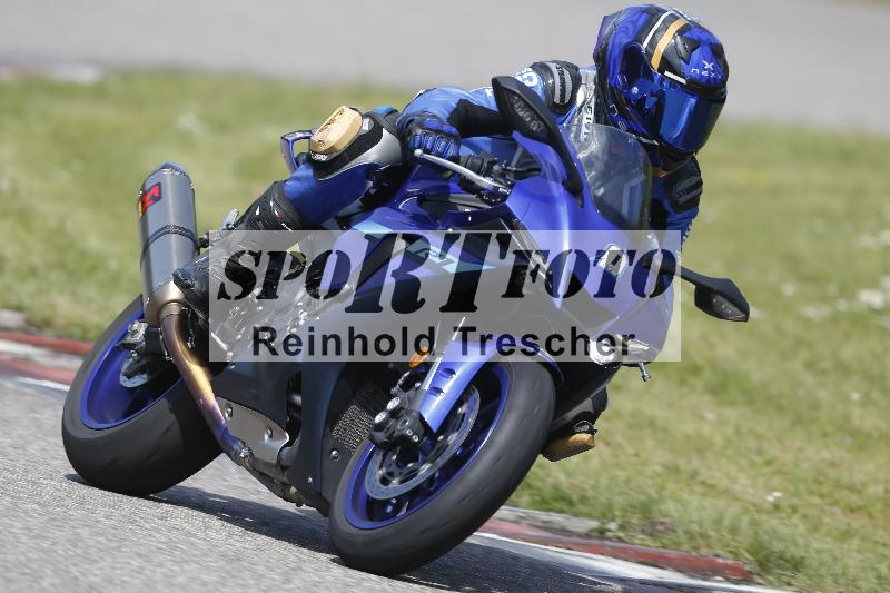 /Archiv-2025/09 22.04.2025 Cornu Master School ADR/rot-rouge/0-1